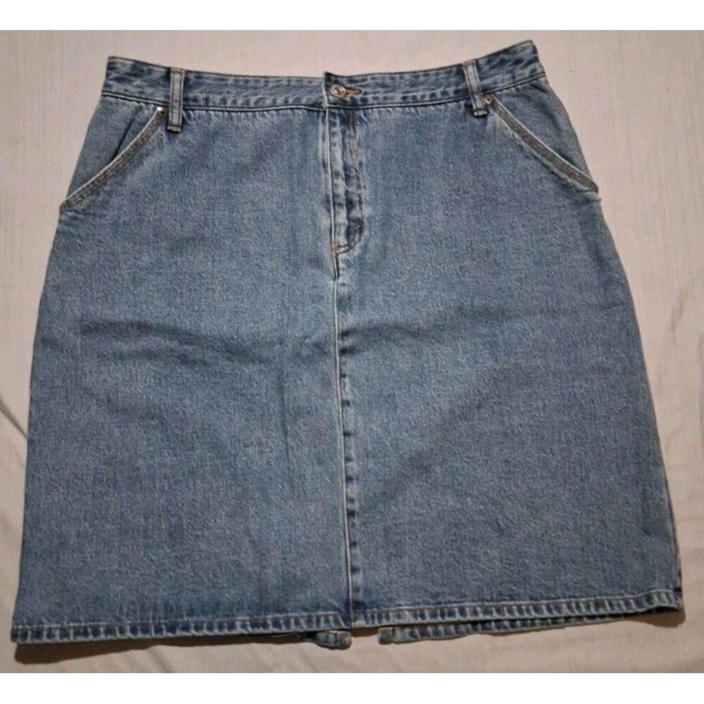 Levi’s Mini Jean Skirt Size Medium Midi Light Wash Short Blue Denim Western